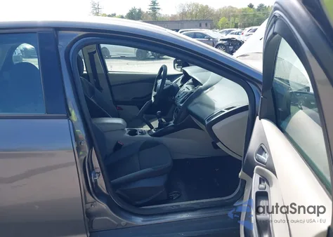 2013 Ford Focus Se z USA, uszkodzony, nr VIN 1FADP3K28DL110849